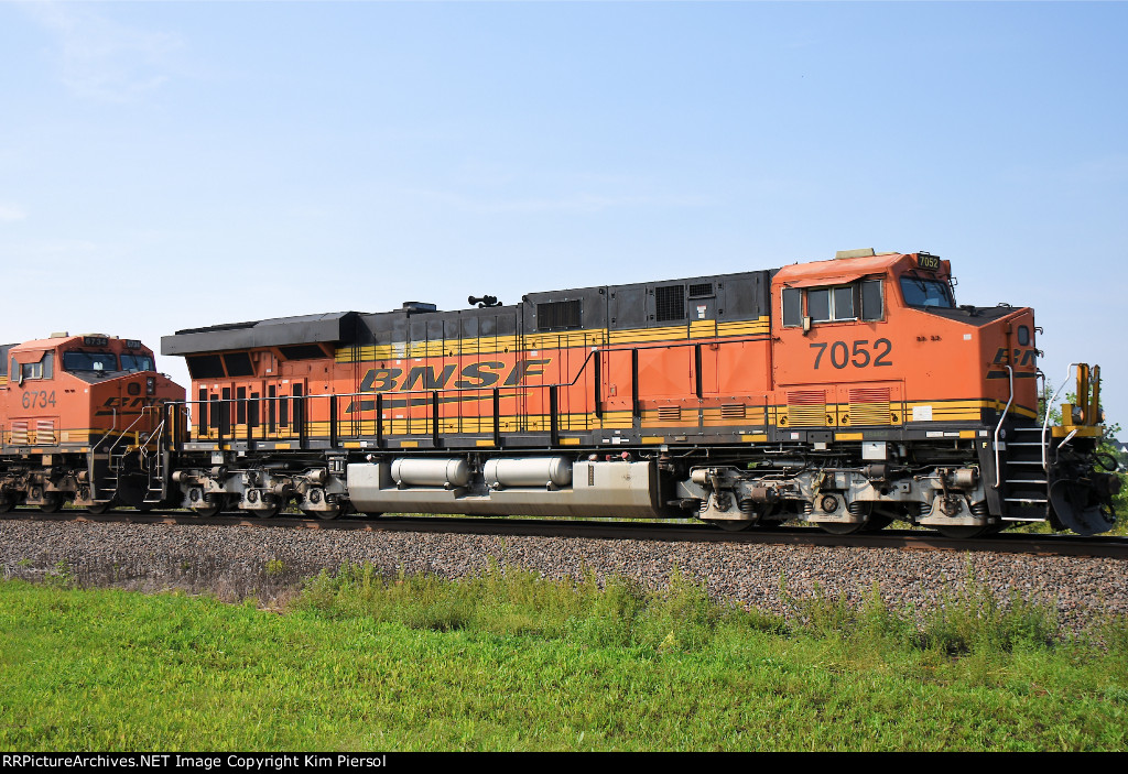 BNSF 7052